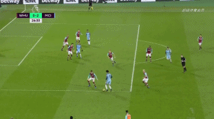 手感火热！小巴里·布朗首节3记三分球轰下11分1板1助1断